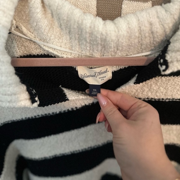 Universal Thread Striped Black and White Sweater XXL - Picture 2 of 2